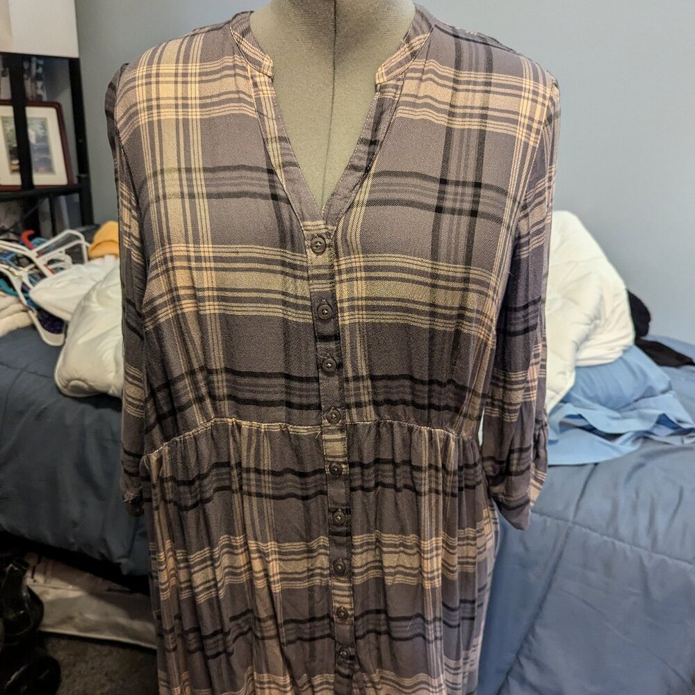 Torrid Button-up V-neck tab sleeve High - Low Top